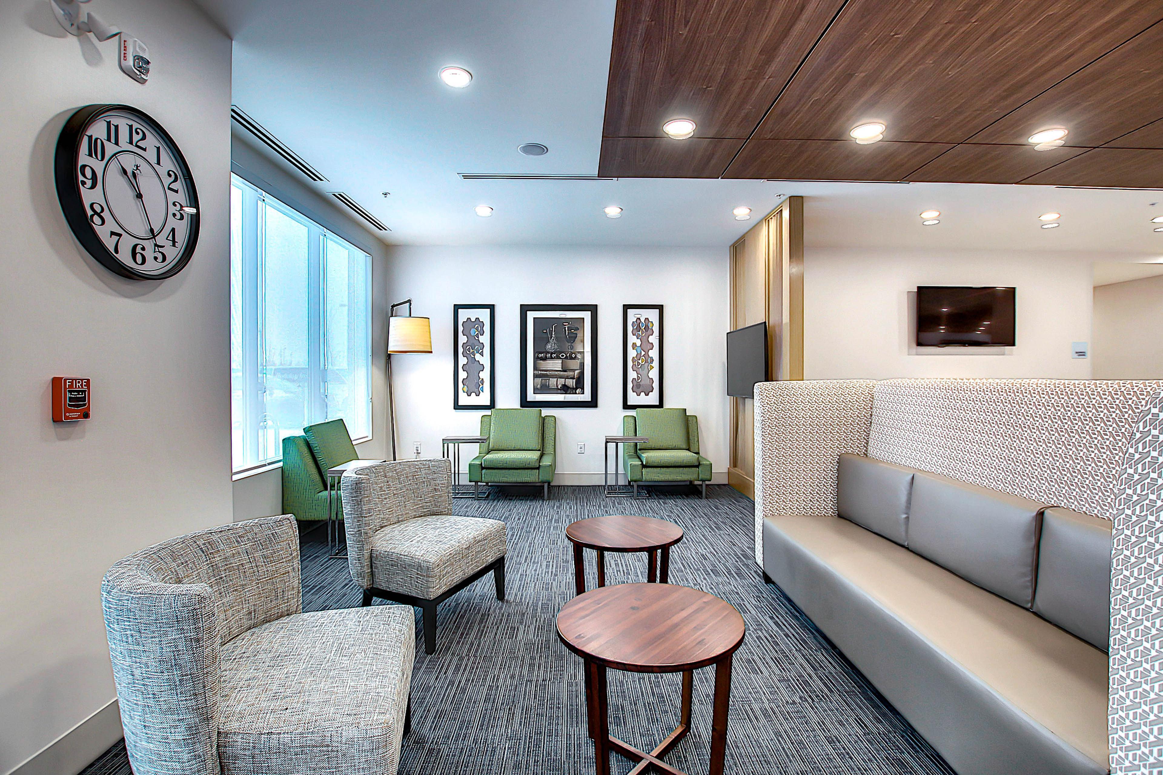 Holiday Inn Express & Suites - Calgary Airport Trail Ne By Ihg Dış mekan fotoğraf