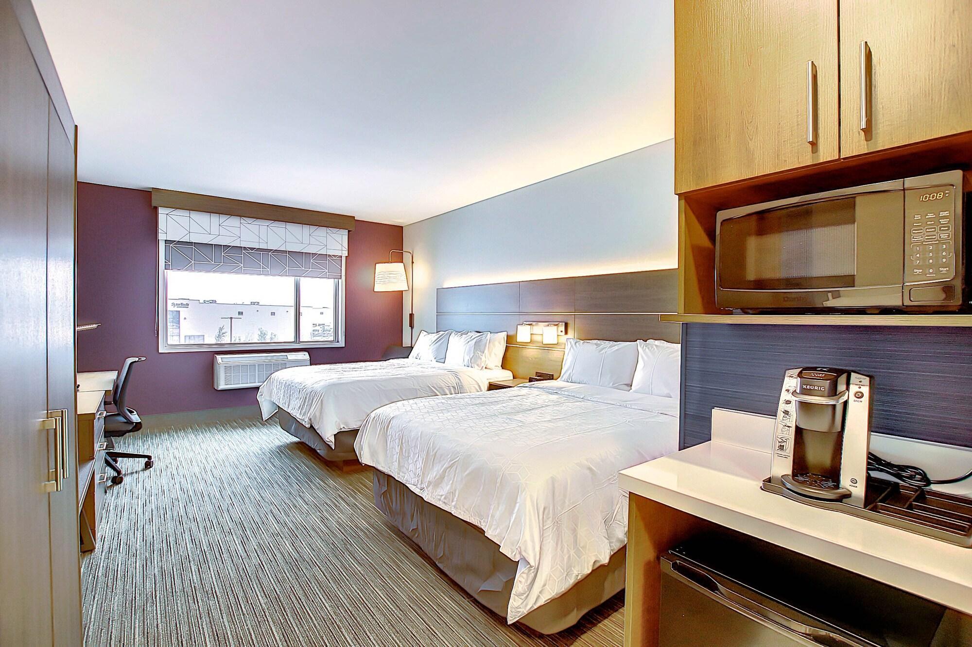 Holiday Inn Express & Suites - Calgary Airport Trail Ne By Ihg Dış mekan fotoğraf